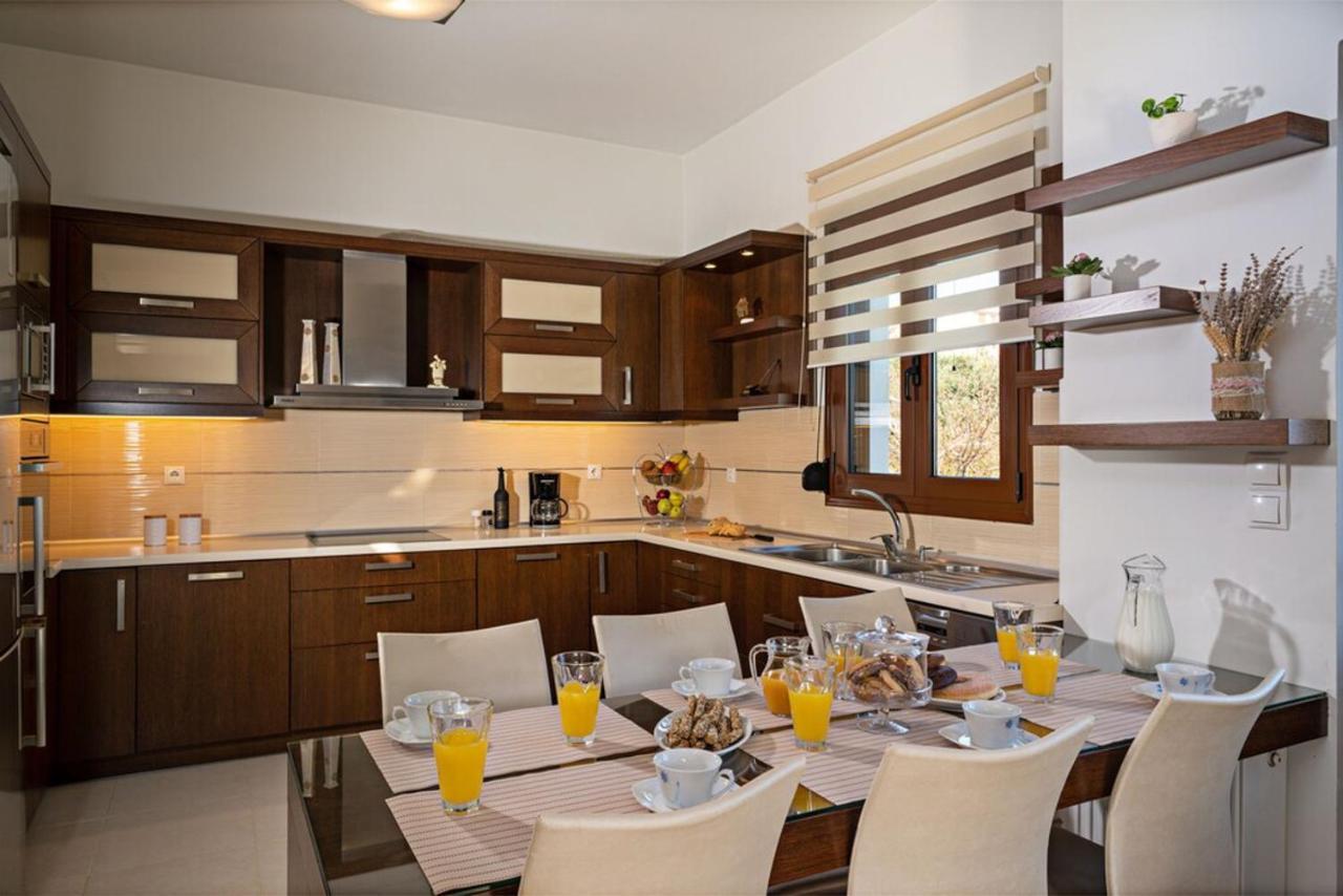Ellovos With Private Pool Villa *
