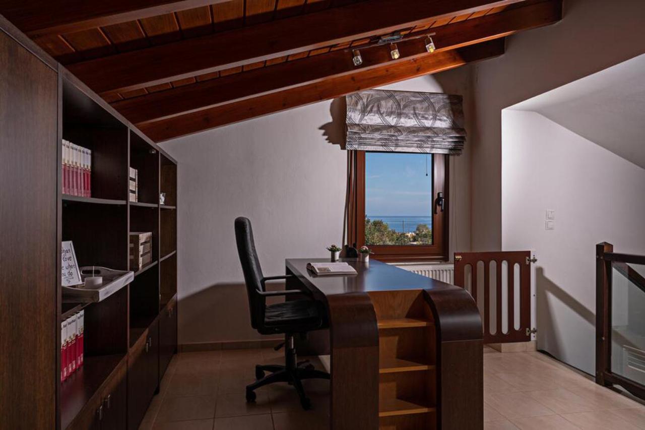 Ellovos With Private Pool Villa