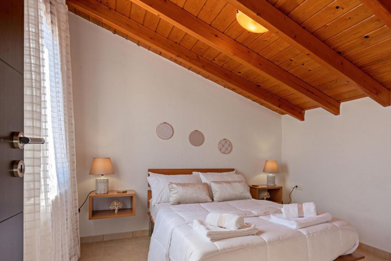 Ellovos With Private Pool *
